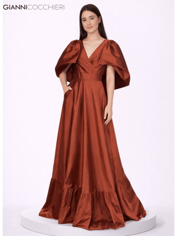 Vestido de festa longo terracota de tafetá com mangas e saia ampla