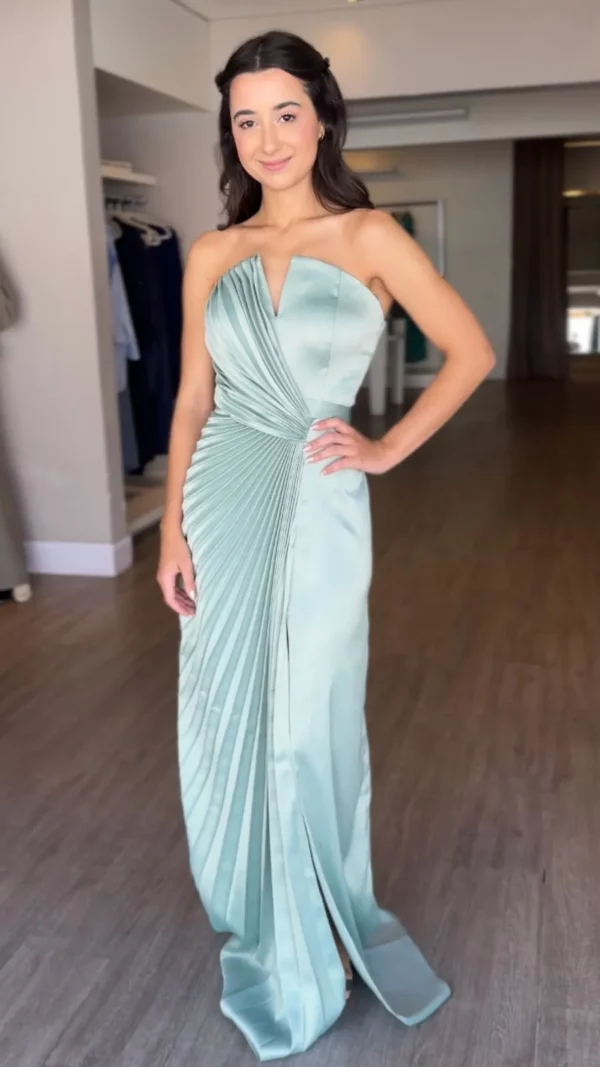 Vestido de festa longo verde água tomara que caia acetinado com detalhe plissado