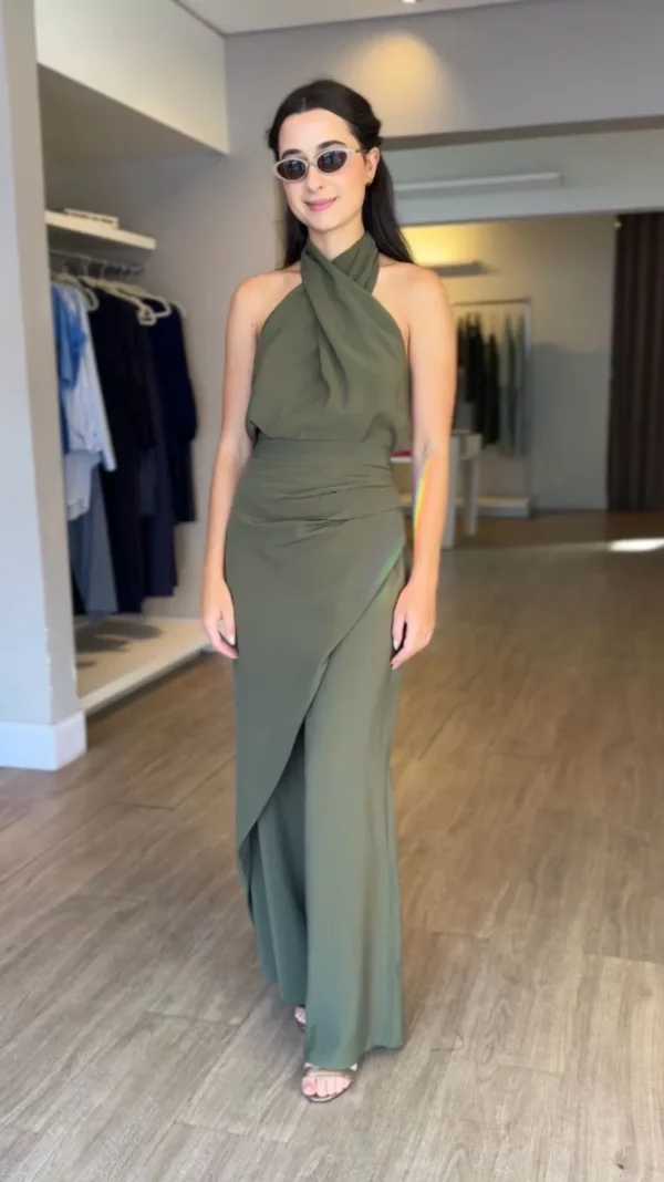 Conjunto verde blusa frente única e calça com detalhe assimétrico