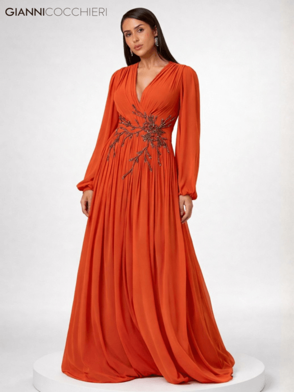 Vestido Longo Laranja com Bordado na Cintura e Decote Profundo