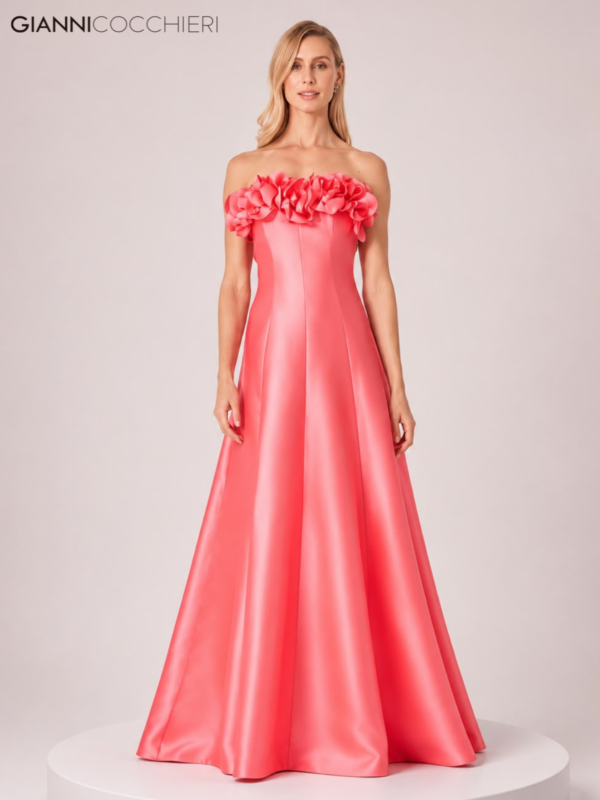 Vestido Coral Tomara que Caia com Flores Aplicadas e Saia Ampla