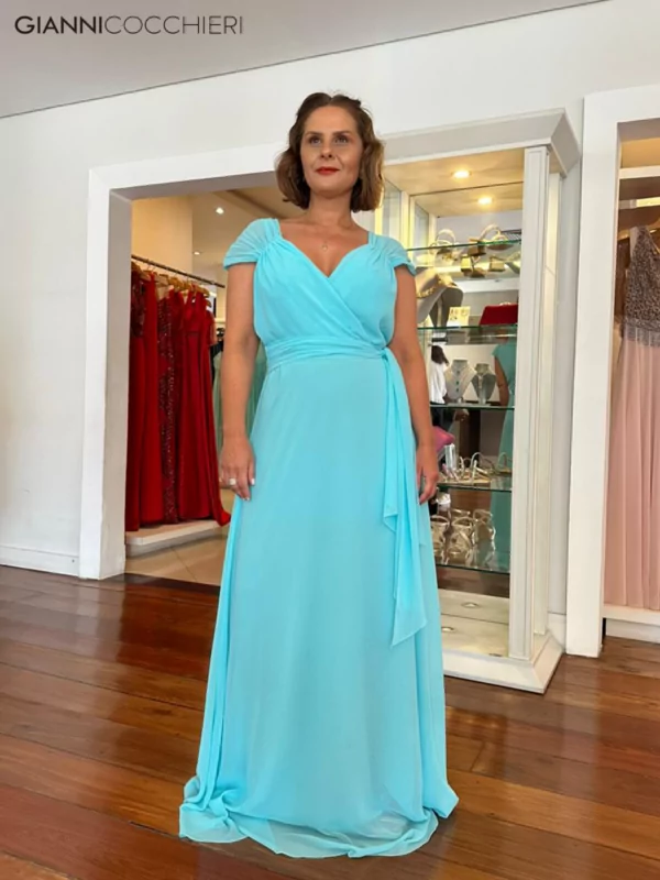 Vestido transpassado com pequena manga drapeada e cinto feito com o mesmo tecido fluido